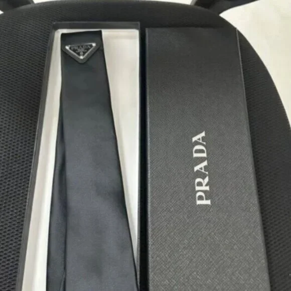 PRADA Black Tie - Picture 5 of 9